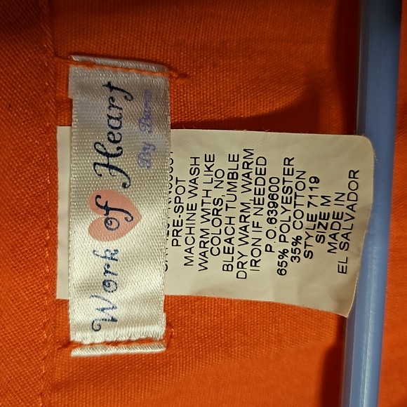 Work of hearts scrub top, size medium. Light orange very pretty - Picture 2 of 4